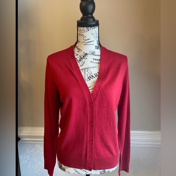 Banana Republic Forever V-Neck Cardigan NWT - Picture 2 of 5